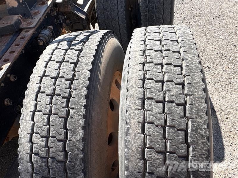 Mack CHU613 Vetopöytäautot