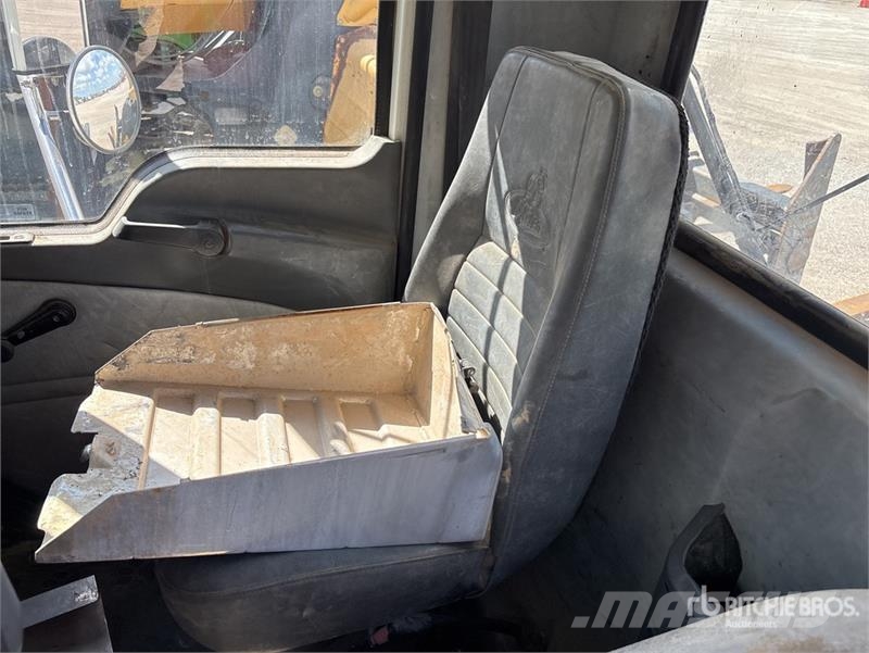 Mack CHU613 Camiones tractor