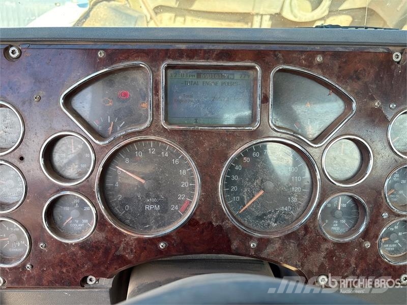 Mack CHU613 Vetopöytäautot