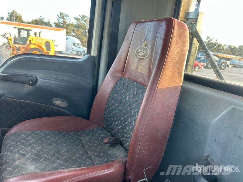 Mack CHU613 Vilcēji