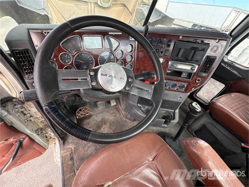 Mack CHU613 Vilcēji