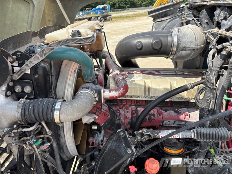 Mack CHU613 Truck Tractor Units