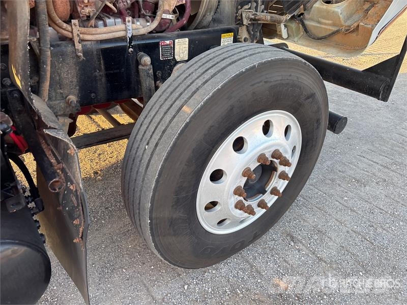 Mack CHU613 Camiones tractor