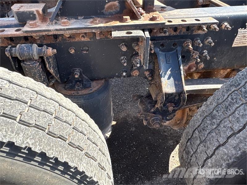Mack CHU613 Vetopöytäautot