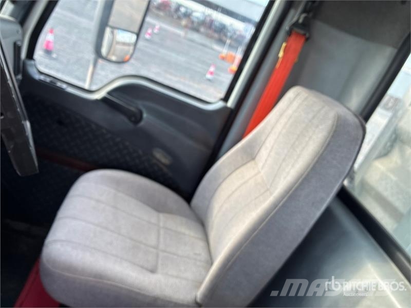 Mack CHU613 Тягачі