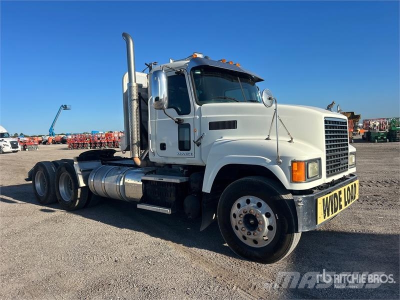 Mack CHU613 Tractor Units