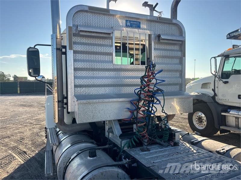 Mack CHU613 Tractor Units