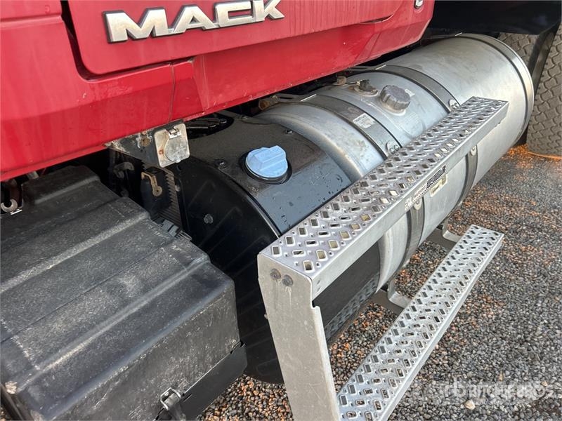 Mack CHU613 Pašizgāzējs