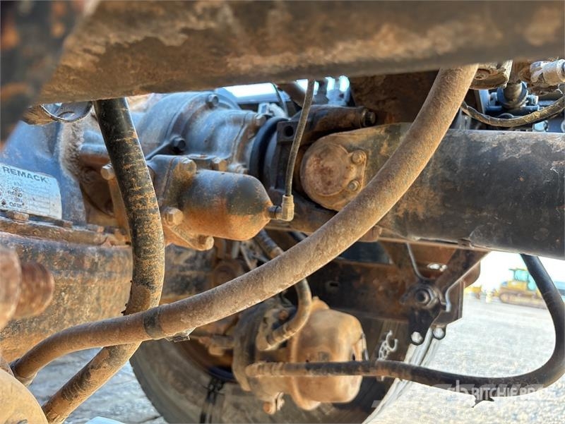 Mack CHU613 Camiones tractor