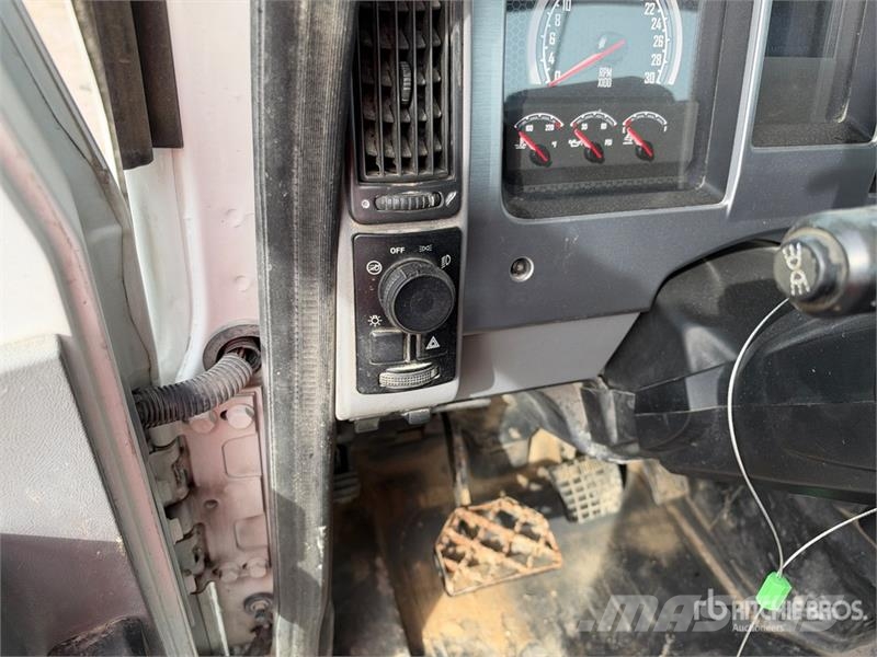 Mack CHU613 Pinnacle Vilcēji