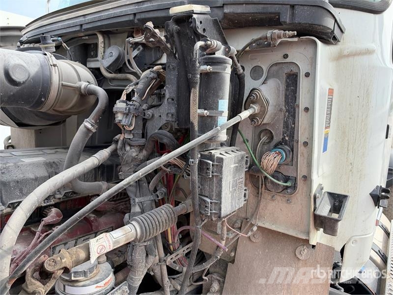 Mack CHU613 Pinnacle Vilcēji