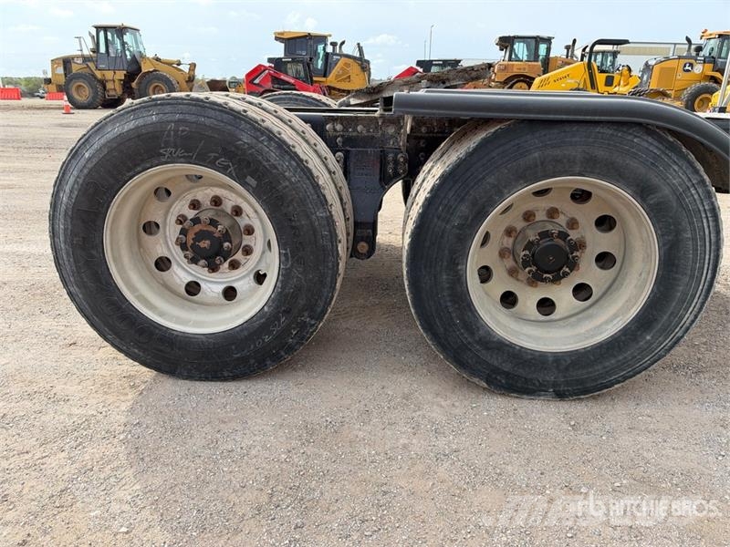 Mack CHU613 Pinnacle Vilcēji