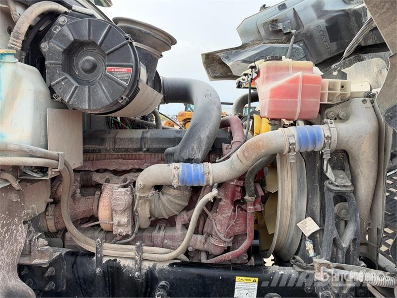 Mack CHU613 Pinnacle Vilcēji