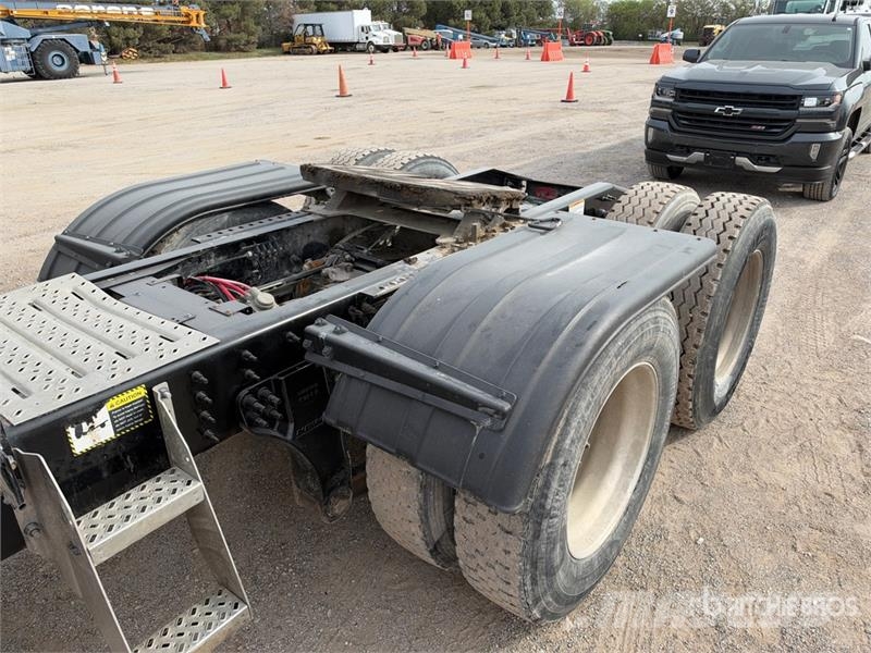 Mack CHU613 Pinnacle Vilcēji