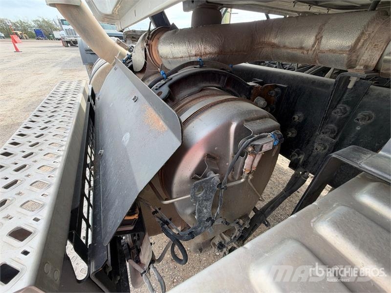 Mack CHU613 Pinnacle Vilcēji