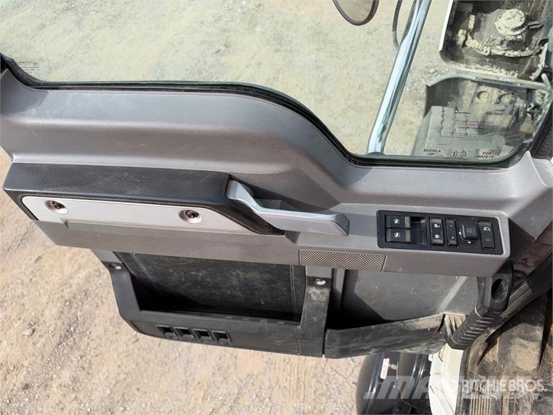 Mack CHU613 Pinnacle Vilcēji