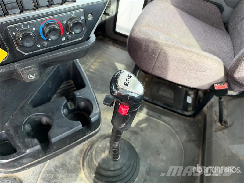 Mack CHU613 Pinnacle Vilcēji