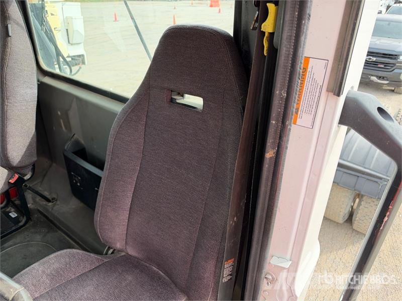 Mack CHU613 Pinnacle Vilcēji