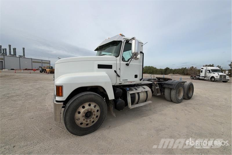 Mack CHU613 Pinnacle Vilcēji