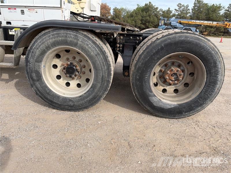 Mack CHU613 Pinnacle Vilcēji