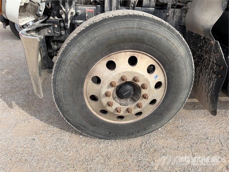 Mack CHU613 Pinnacle Vilcēji