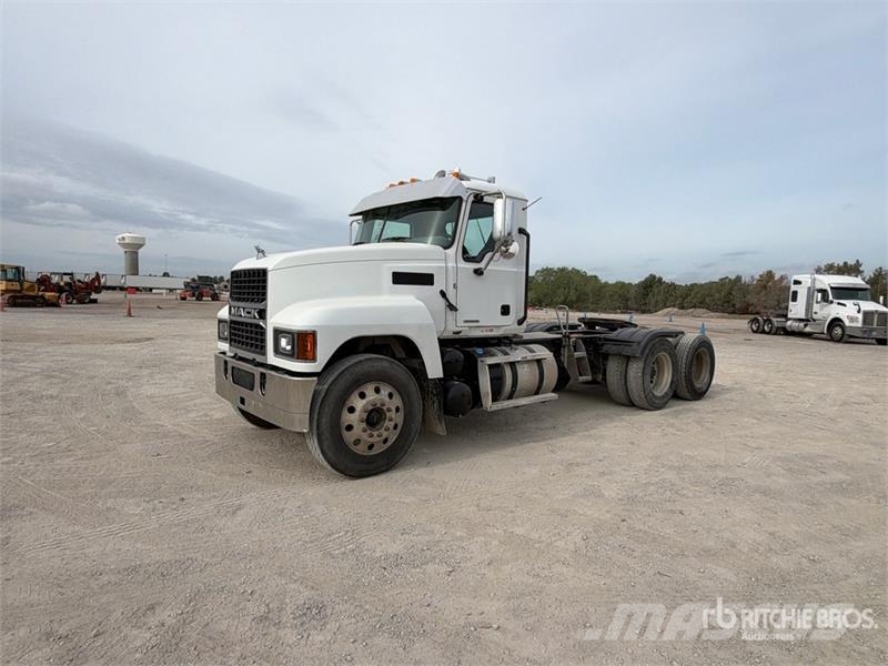 Mack CHU613 Pinnacle Vilcēji