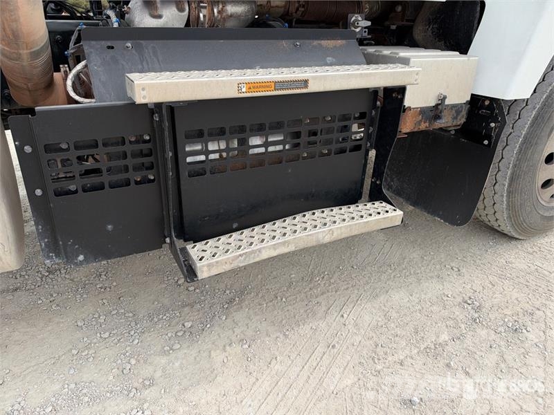 Mack CHU613 Pinnacle Vilcēji