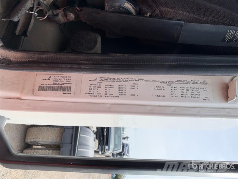 Mack CHU613 Pinnacle Vilcēji
