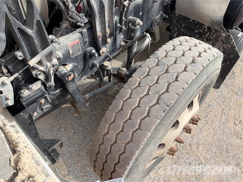 Mack CHU613 Pinnacle Vilcēji