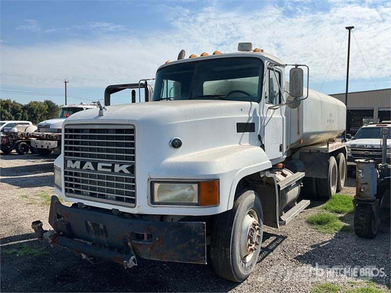 Mack CL700 水車