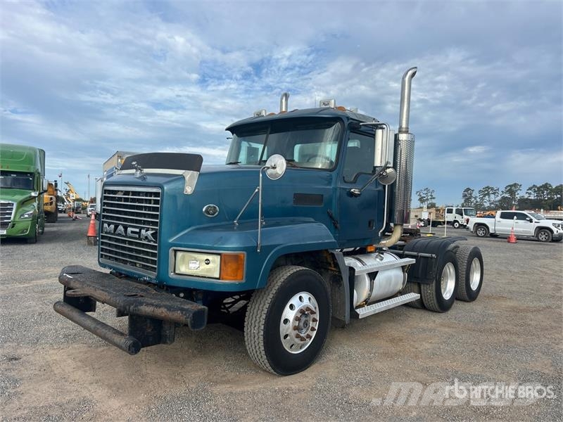 Mack CL733 Vilcēji