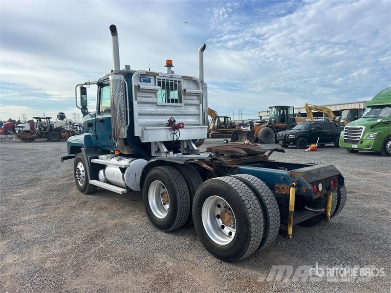 Mack CL733 Vilcēji