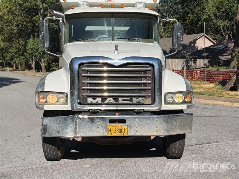 Mack CTP713 Kiperi kamioni