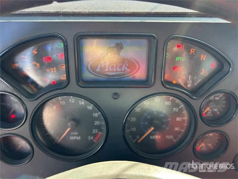 Mack CTP713 Pašizgāzējs