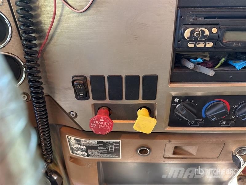 Mack CTP713 Kiperi kamioni