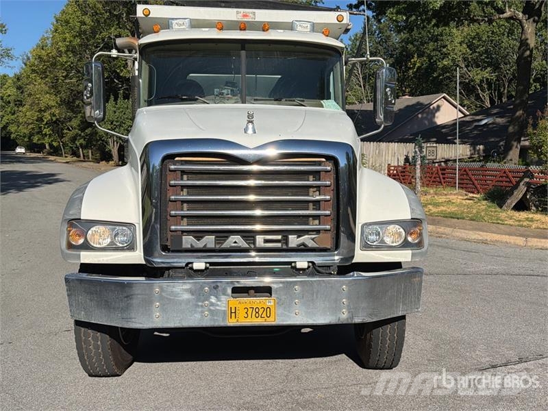 Mack CTP713 Kiperi kamioni