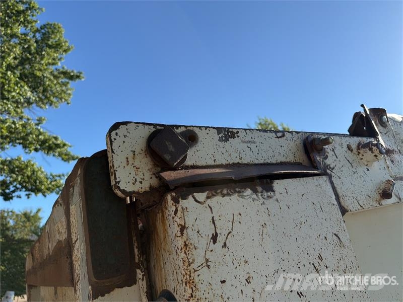 Mack CTP713 Kiperi kamioni