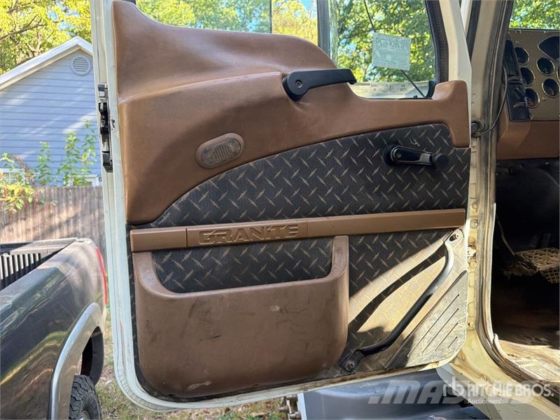 Mack CTP713 Kiperi kamioni