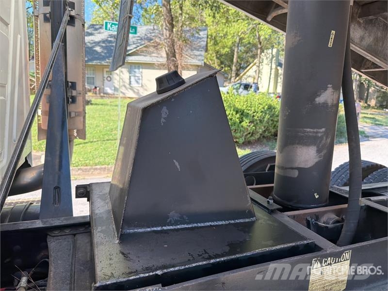 Mack CTP713 Kiperi kamioni