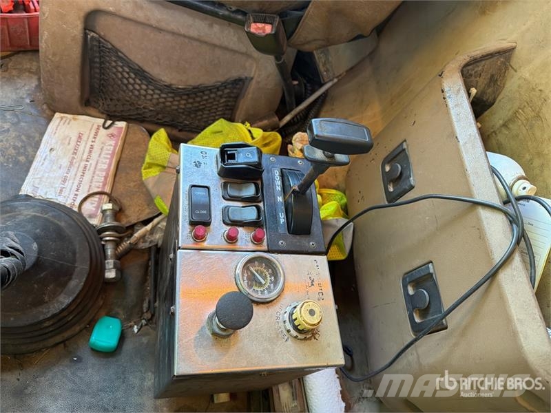 Mack CTP713 Kiperi kamioni