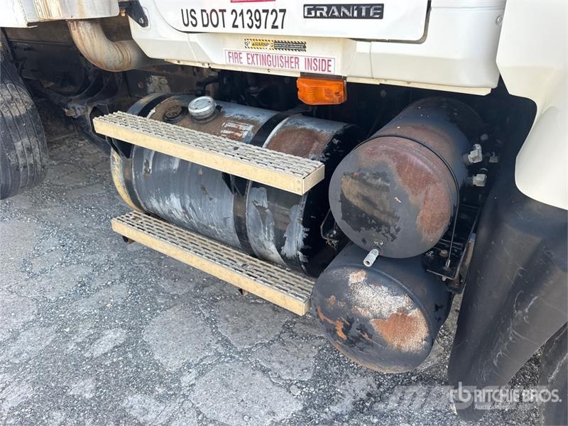 Mack CV713 Autobasculanta