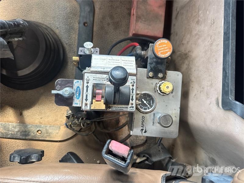 Mack CV713 Autobasculanta