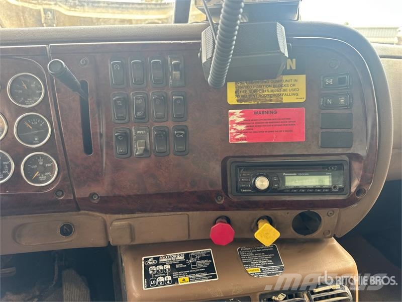 Mack CV713 Autobasculanta
