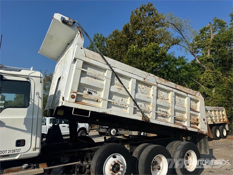 Mack CV713 Autobasculanta