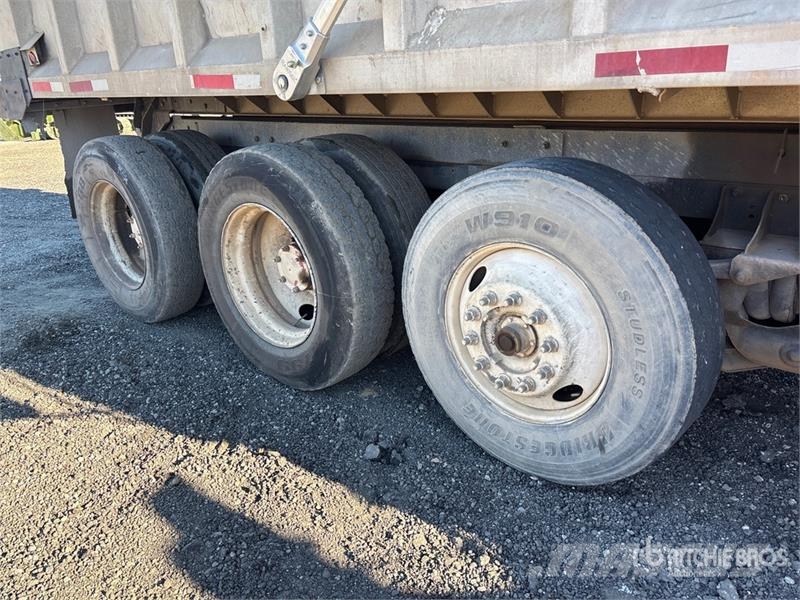 Mack CV713 Camion benne
