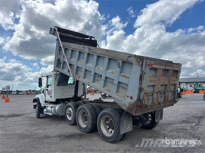 Mack CV713 Camion ribaltabili