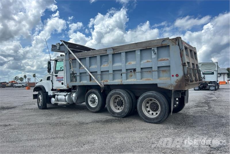 Mack CV713 Camion ribaltabili