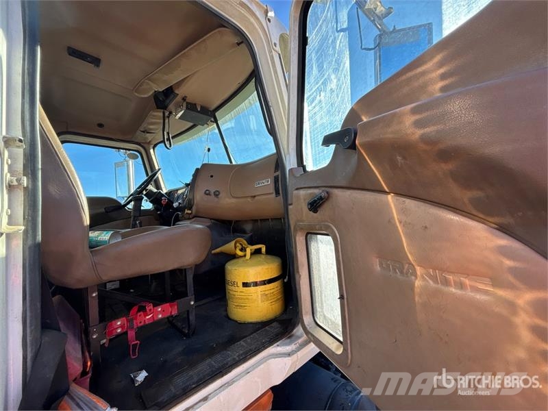 Mack CV713 Camion benne
