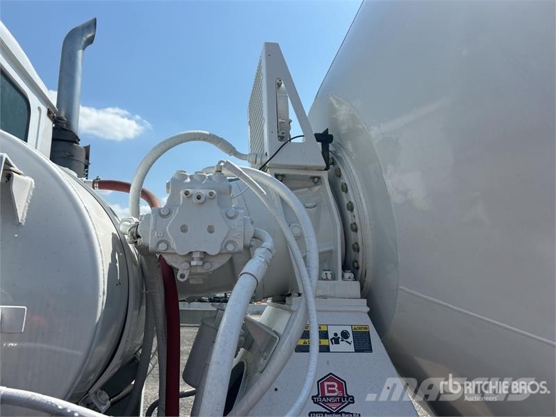 Mack CV713 Camiones de concreto