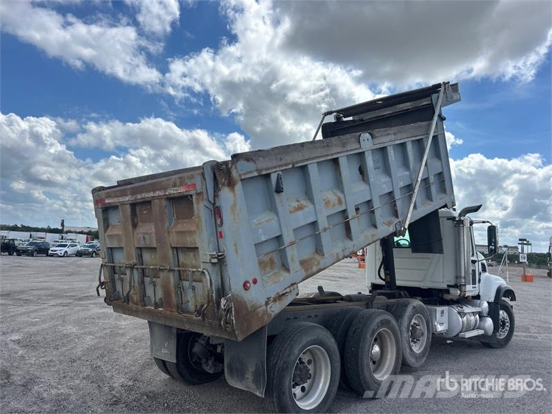Mack CV713 Camion ribaltabili
